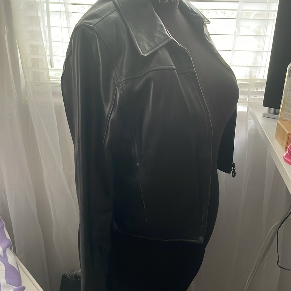 Women’s Jacket - Picture 5 of 11
